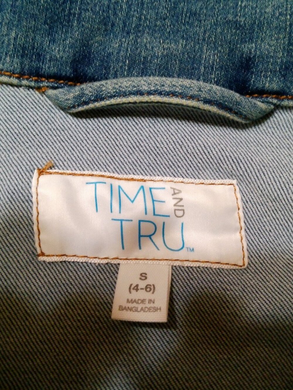 CLOTHING - Picture 6 of 6
